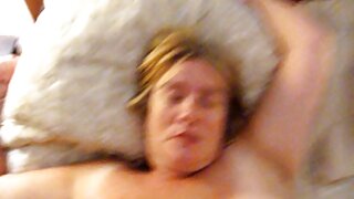 सॉसी गोरे केस असलेली वेश्या तिच्या मादक तोंडाला उग्र fucked आला