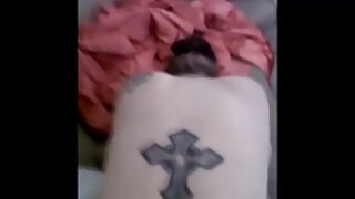 चेटी श्यामला वेश्या Veronica Rayne तिच्या मांजर खाल्ले आणि fucked नाही