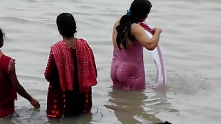 गुबगुबीत लाल केसांची बेब झारा डू रोझ एका हार्ड डिकवर जंगली जाते आणि कुत्र्याची शैली घेते