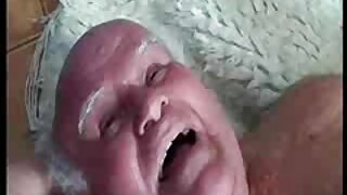 स्क्रूड डॉगी स्टाईल मिळण्यापूर्वी सुपर हॉट हूटी डोके देते