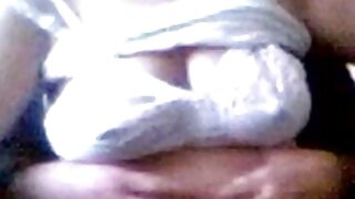 मोठ्या बुटीसह टॅटू केलेले श्यामला उभे स्थितीत analfucked नाही