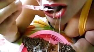 गुबगुबीत किशोरवयीन मुलगी cowgirl स्थितीत तिच्या साखर वडील fucking आहे