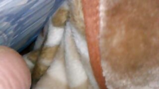 Bichie bootylicious sluts आधीच नग्न आहेत. घाणेरड्या मेकअपसह घाणेरडे रेडहेड माऊथफुक करते आणि घराबाहेर प्रभावी डीपथ्रोट ब्लोजॉब देते तर हलक्या केसांची कुत्री तिच्या ओल्या मांजरीला बोटे घालतात.