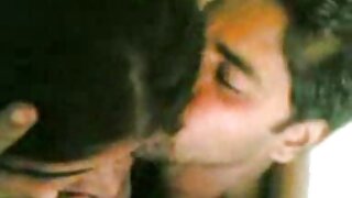 टॅन लाईन्स असलेली श्यामला जेसिका पीओव्ही कॅमेरावर डिक चोखत आहे